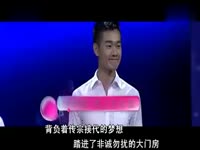 网友模仿歼15起降指挥员姿势成航母style_171