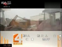 5岁开铲车 6岁开挖掘机技术高超惊倒人们-梓山