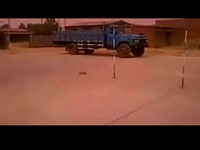 热播 2013最新汽车驾驶倒桩移库技巧(1)~-游戏