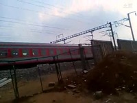 老母猪柳春燕牵引新空快速客车K92快速驶过