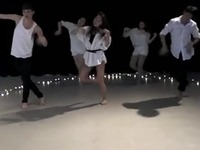<em>紧身裤性感美女热舞</em>-游戏视频