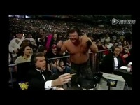 <em>WWE</em>十大最囧时刻 巨人卡里遭猛女<em>激吻</em>秒杀-