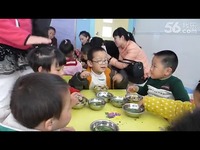 高清片段 小班上半学期家长开放日吃饭-视频_