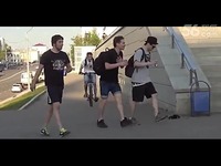 妹纸惨遭岛国变态<em>街头爆菊</em>!肿么能这么对待美